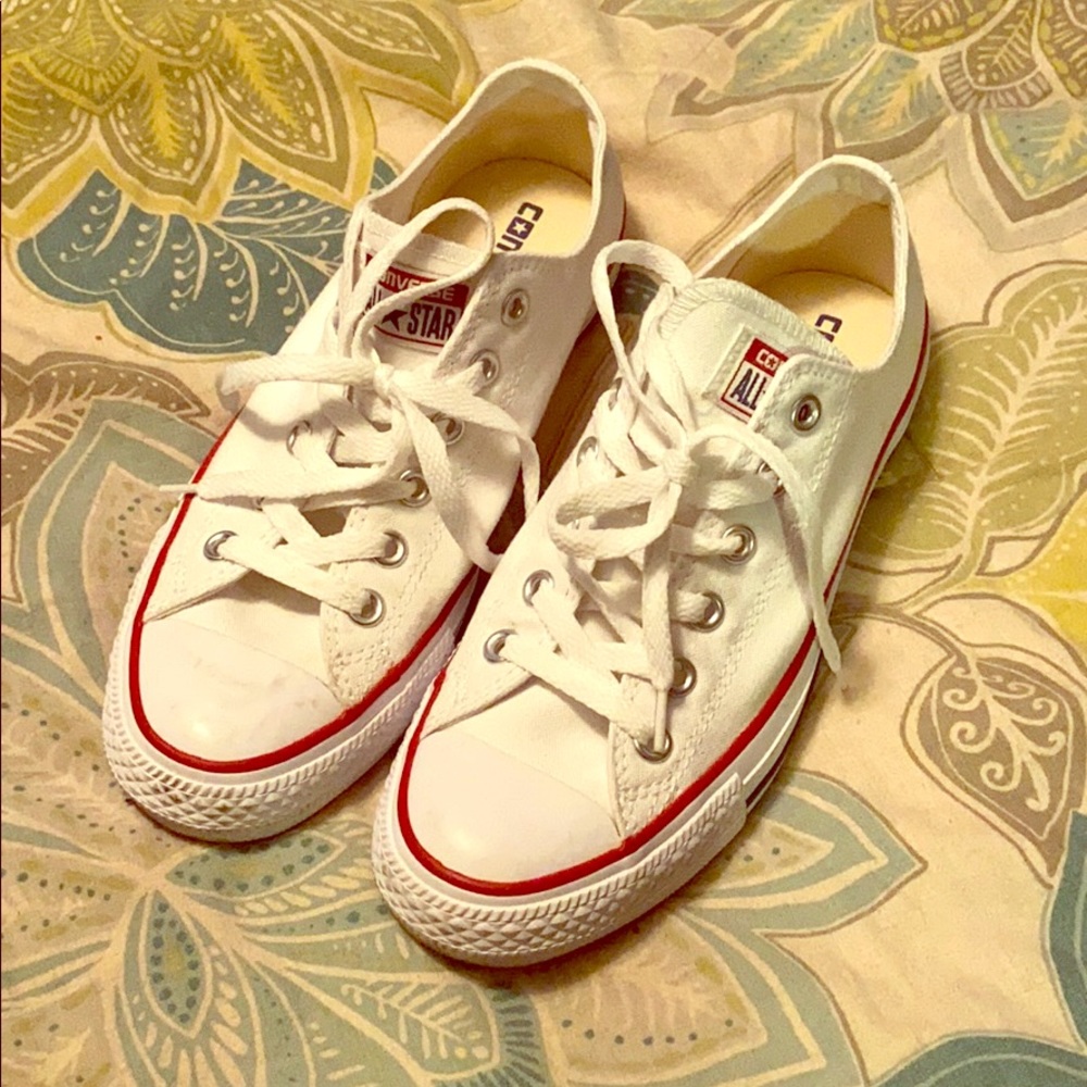 Women’s white converse. Excellent condition.